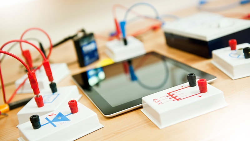 13 najzanimljivijih eksperimenata iz fizike koje možeš probati kod kuće